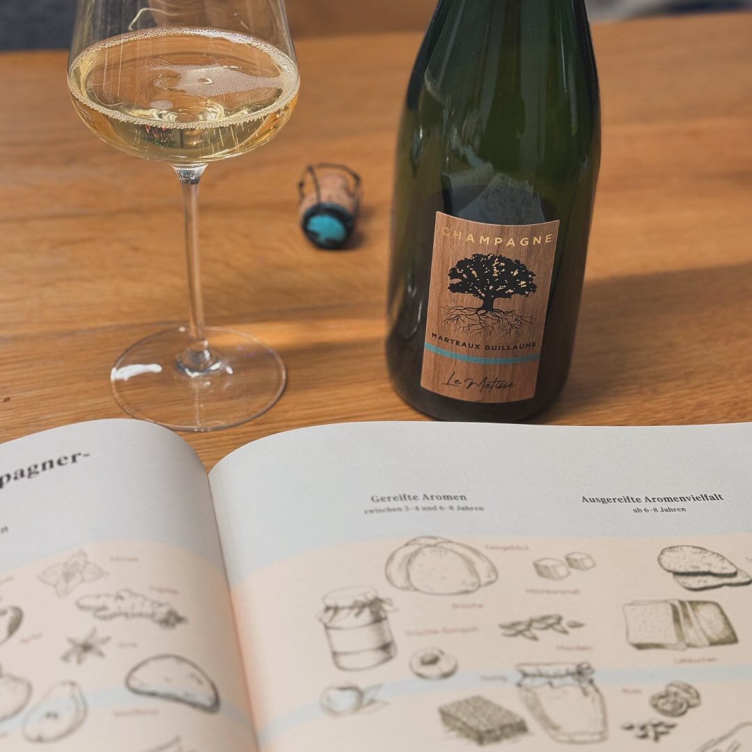 Heute ist Heiligabend, aber bei uns läuft’s ein bisschen anders. 🎅 Wir feiern Weihnachten „amerikanisch“ – die große Bescherung gibt’s erst morgen früh. Der 24. bleibt bei uns … (4)