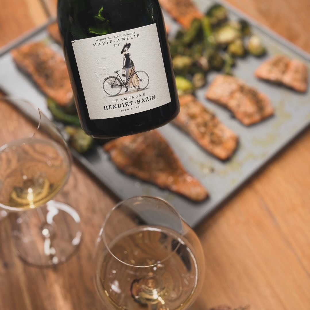 Mit nur noch 28 Flaschen im Kühler war die Wahl heute schnell getroffen: der @champagne_henriet_bazin - Marie-Amélie 2015, ein Blanc de Blancs, der sich als perfekter Begleiter … (5)