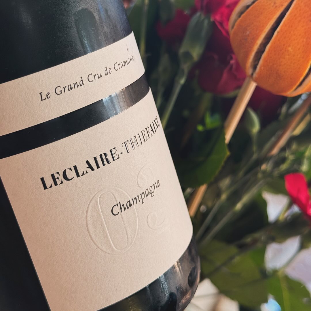 Nach einer stressigen Woche habe ich heute zum ausgiebigen, fruchtigen Frühstück den @champagneleclairethiefaine - Cuvée 03 Constantin Grand Cru de Cramant V.V. 🍾 aus dem Kühle… (1)