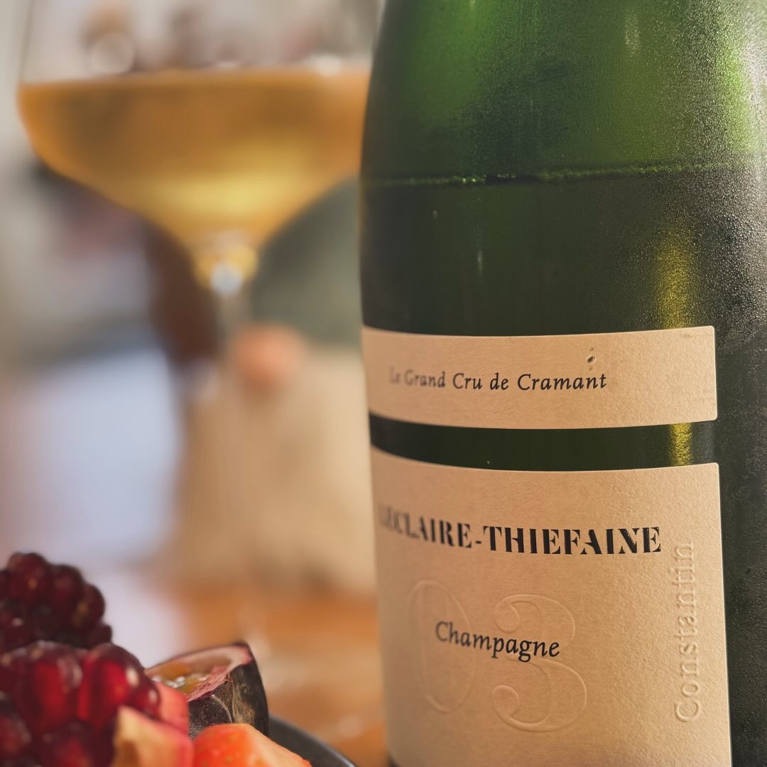 Nach einer stressigen Woche habe ich heute zum ausgiebigen, fruchtigen Frühstück den @champagneleclairethiefaine - Cuvée 03 Constantin Grand Cru de Cramant V.V. 🍾 aus dem Kühle… (4)