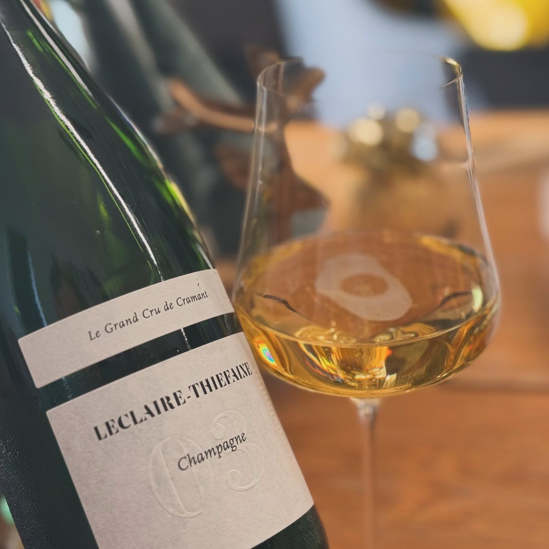 Nach einer stressigen Woche habe ich heute zum ausgiebigen, fruchtigen Frühstück den @champagneleclairethiefaine - Cuvée 03 Constantin Grand Cru de Cramant V.V. 🍾 aus dem Kühle… (6)