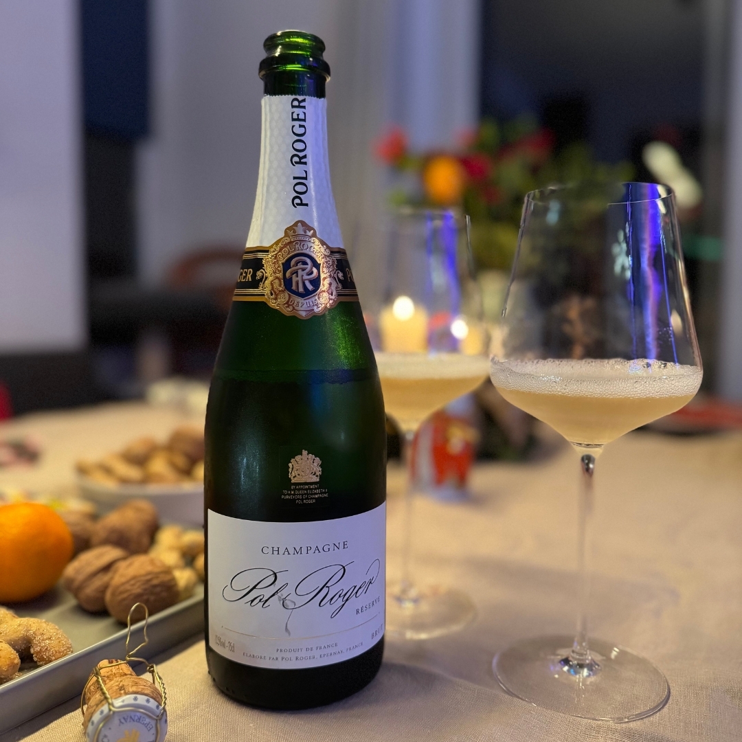 Die Adventssonntage haben für mich eine ganz besondere Tradition: Am Abend sitzen wir als Familie zusammen und genießen die ruhige Adventsstimmung mit einem festlich gedeckten A… (1)