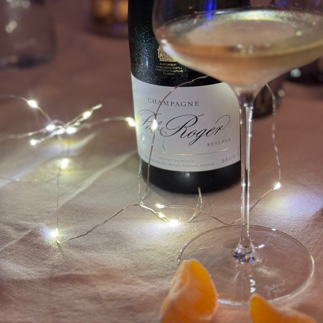 Die Adventssonntage haben für mich eine ganz besondere Tradition: Am Abend sitzen wir als Familie zusammen und genießen die ruhige Adventsstimmung mit einem festlich gedeckten A… (3)