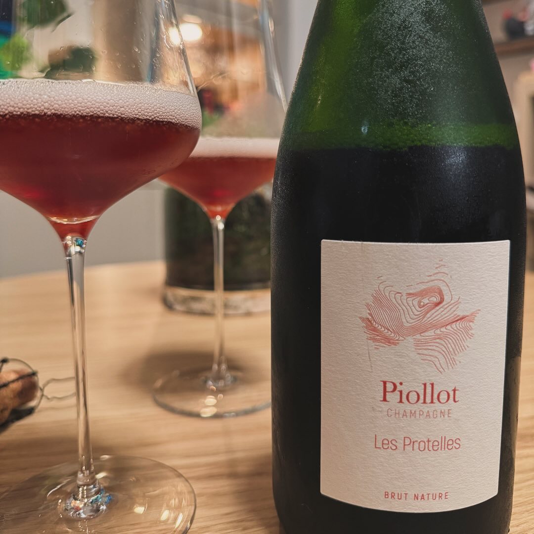 🌹✨ @champagnepiollot - Les Protelles Brut Nature Rosé – ein Rosé, der überrascht und begeistert. Heute habe ich diesen einzigartigen Tropfen zum zweiten Mal genossen, nachdem i… (1)