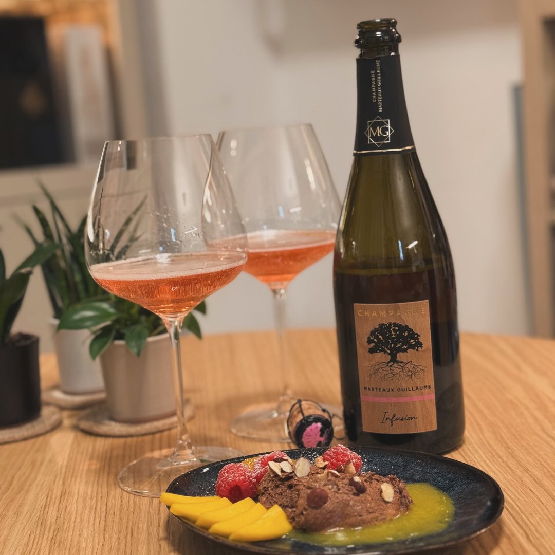 Ein Abend voller Aromen und Experimente – der @champagnemgmarteauxguillaume Infusion hat mich mal wieder überrascht! 🍾✨ Die Kombination aus der Mousse au Chocolat und dem Champ… (1)