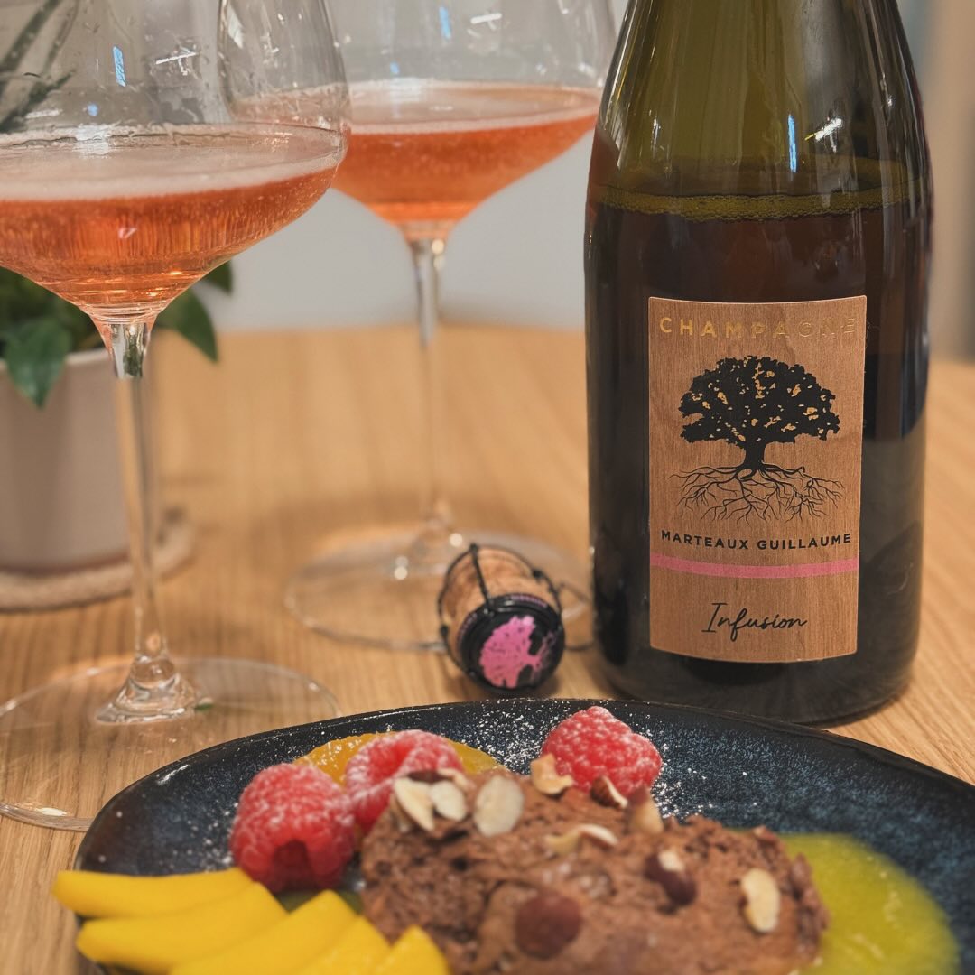 Ein Abend voller Aromen und Experimente – der @champagnemgmarteauxguillaume Infusion hat mich mal wieder überrascht! 🍾✨ Die Kombination aus der Mousse au Chocolat und dem Champ… (5)