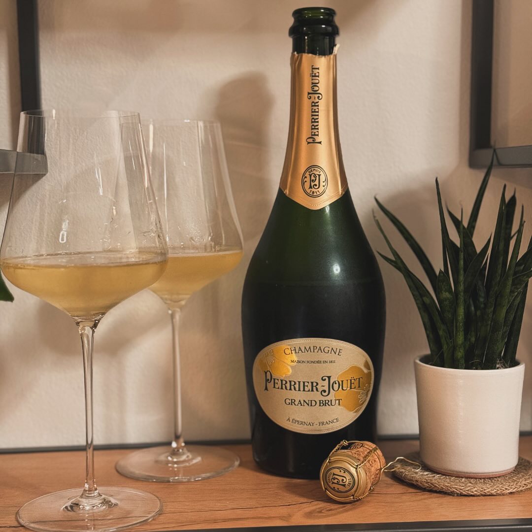 Manchmal gewinnt nicht die Mehrheit – sondern der Moment! 🥂 Ihr habt in meiner heutigen Story-Umfrage den @champagnemgmarteauxguillaume Infusion mit 50% zum klaren Favoriten ge… (1)