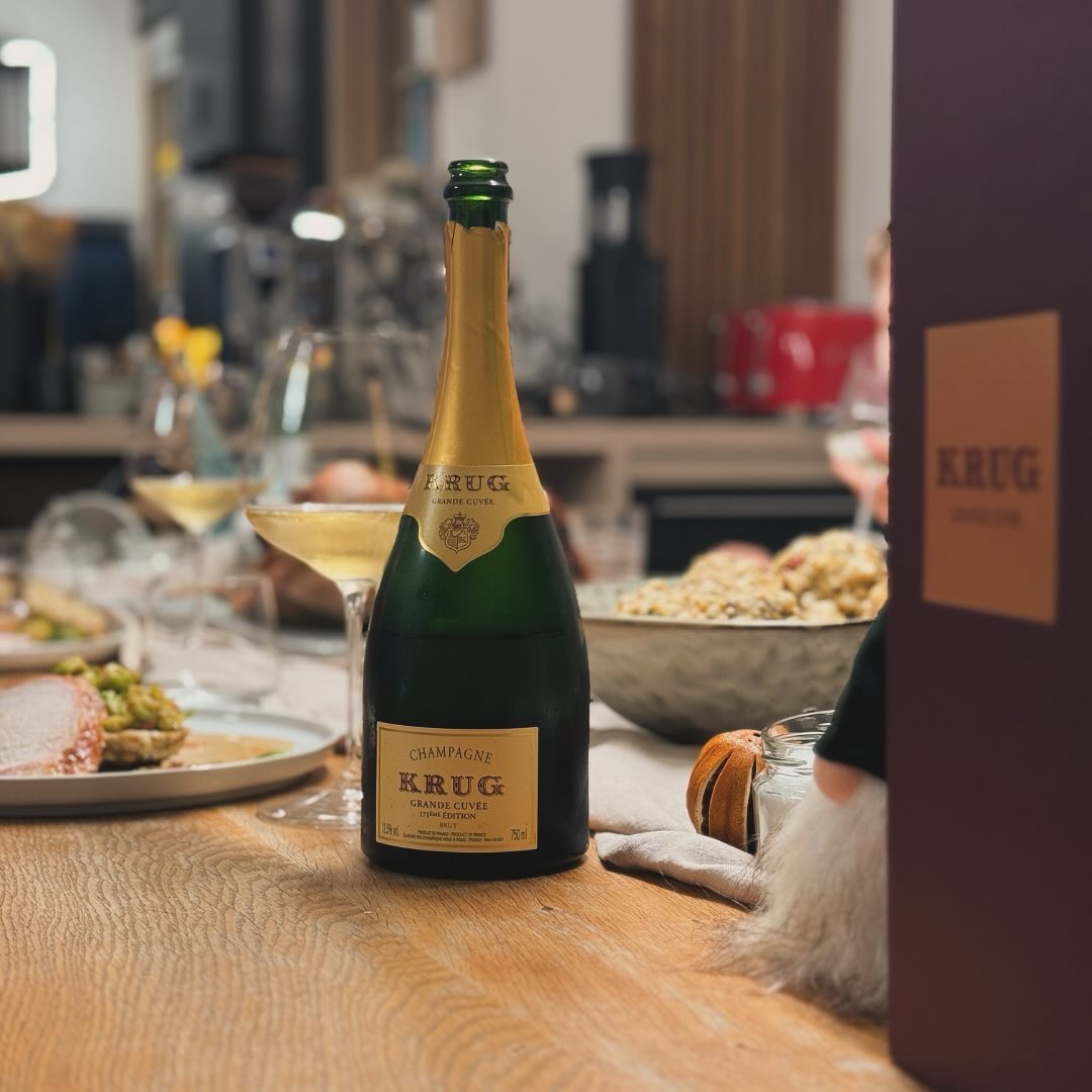 Weihnachten ist für mich der perfekte Anlass, die kleinen und großen Genüsse des Lebens zu feiern. 🌟 Heute Abend steht das festliche Dinner ganz im Zeichen von Geschmack, Zeit … (2)
