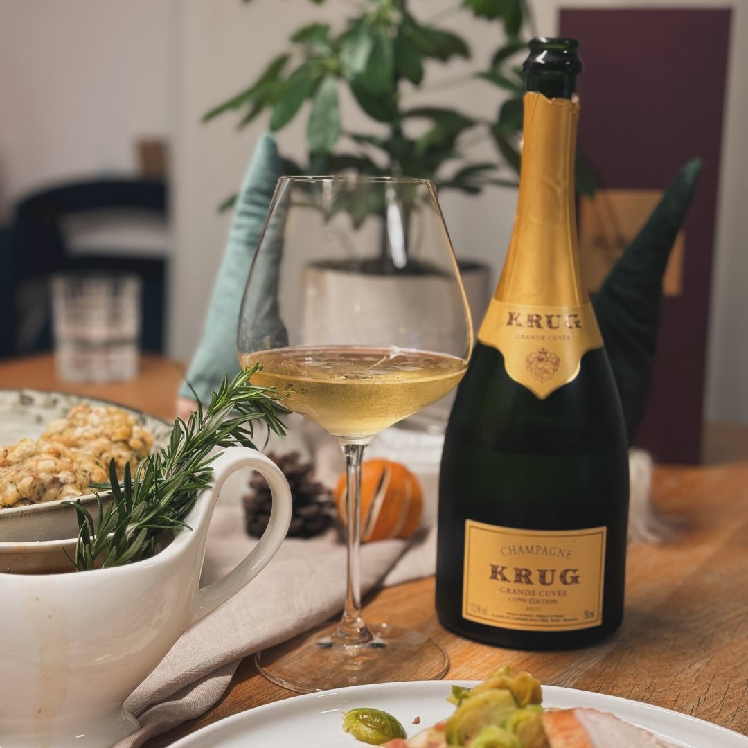 Weihnachten ist für mich der perfekte Anlass, die kleinen und großen Genüsse des Lebens zu feiern. 🌟 Heute Abend steht das festliche Dinner ganz im Zeichen von Geschmack, Zeit … (3)