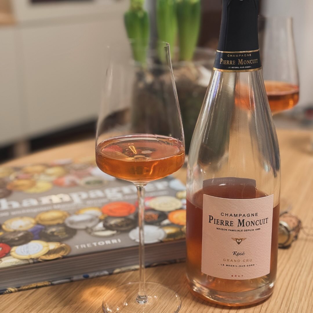 Es gibt Champagner, die überraschen dich immer wieder aufs Neue – und der @champagnepierremoncuit Rosé Grand Cru Brut gehört definitiv dazu. Heute habe ich ihn zum zweiten Mal g… (3)