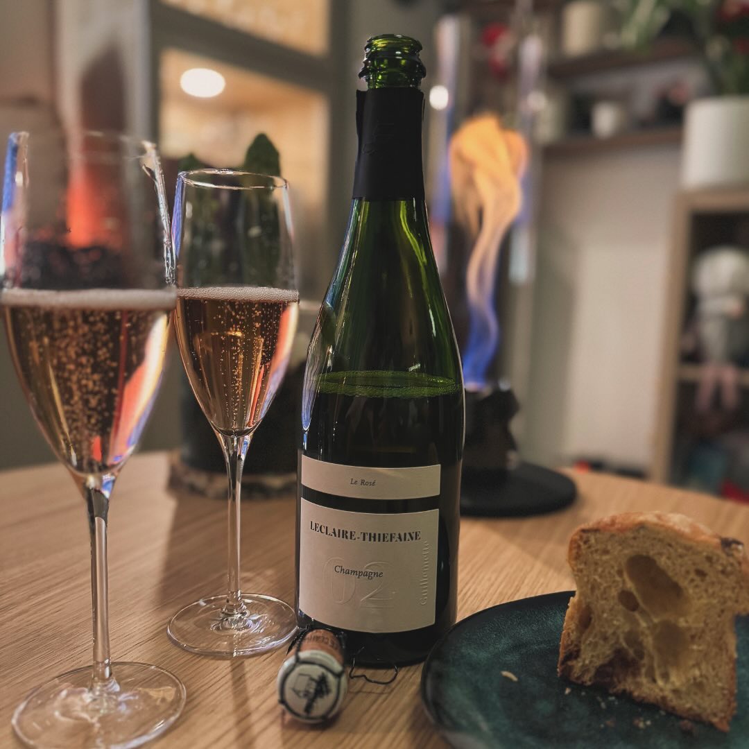 Manchmal entstehen die schönsten Genussmomente ganz spontan. Dieses Jahr hatten wir eine kleine Herausforderung: Unser Lieblings-Panettone-Lieferant war ausverkauft, und so muss… (1)
