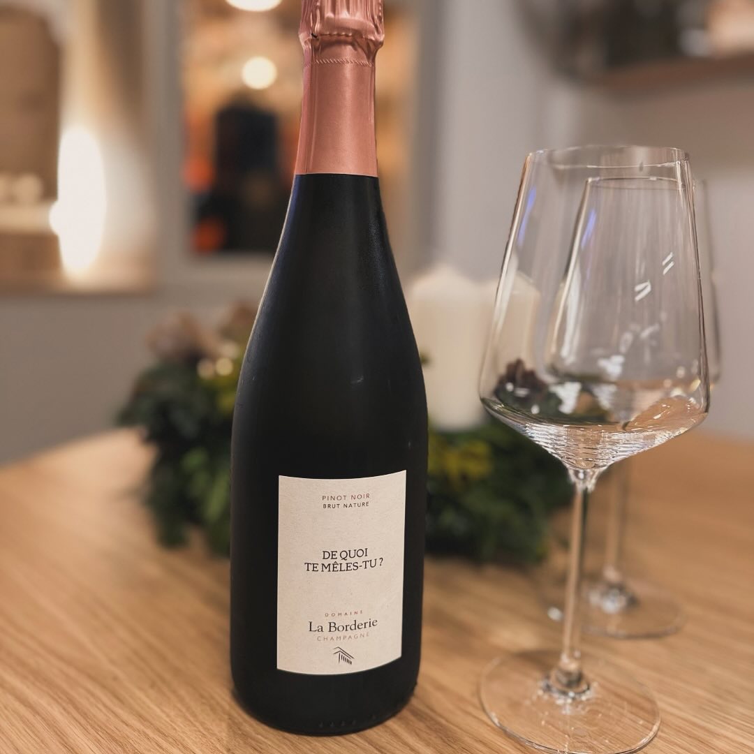 Ende November war bei uns – wie jedes Jahr – eine besonders hektische Zeit. Mitten in diesem Trubel haben meine Frau und ich diesen großartigen @champagnelaborderie - De Quoi Te… (2)