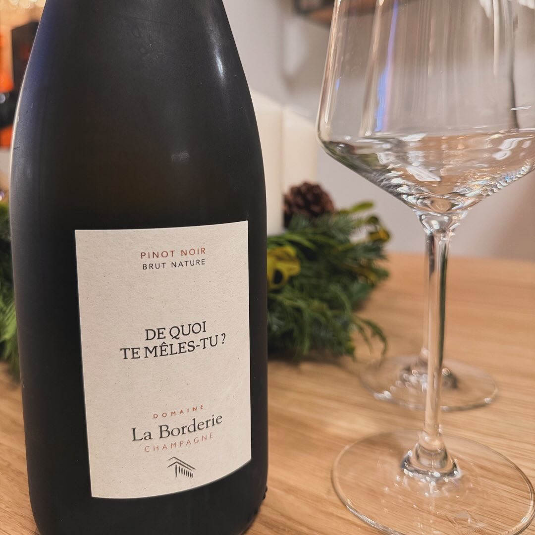 Ende November war bei uns – wie jedes Jahr – eine besonders hektische Zeit. Mitten in diesem Trubel haben meine Frau und ich diesen großartigen @champagnelaborderie - De Quoi Te… (3)