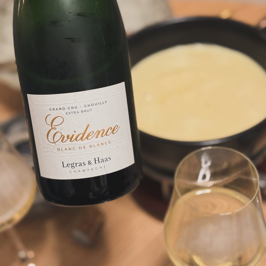 Weißt du, was wir zwischen den Feiertagen glatt vergessen haben? Käsefondue! 😅 Aber hey, besser spät als nie – und mit dem @legras_haas - L’Évidence haben wir das heute ordentl… (2)