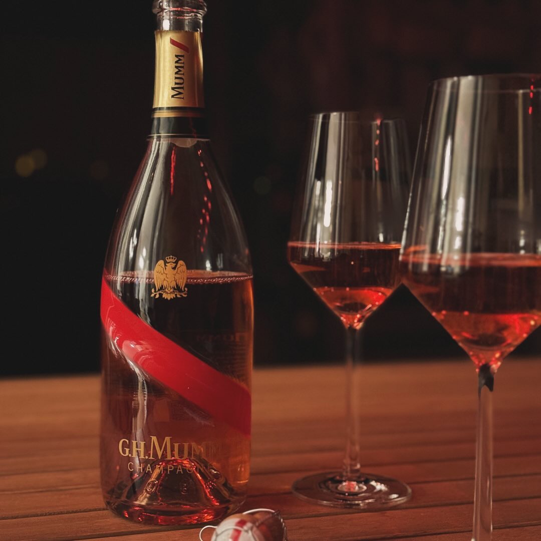 Ein ruhiger Sonntag, perfekte Gelegenheit, meine aktuellen Champagner-Standardwerke wieder zur Hand zu nehmen: „Champagner“ von @peter_jauch_official , „Champagne“ von Gerhard E… (1)