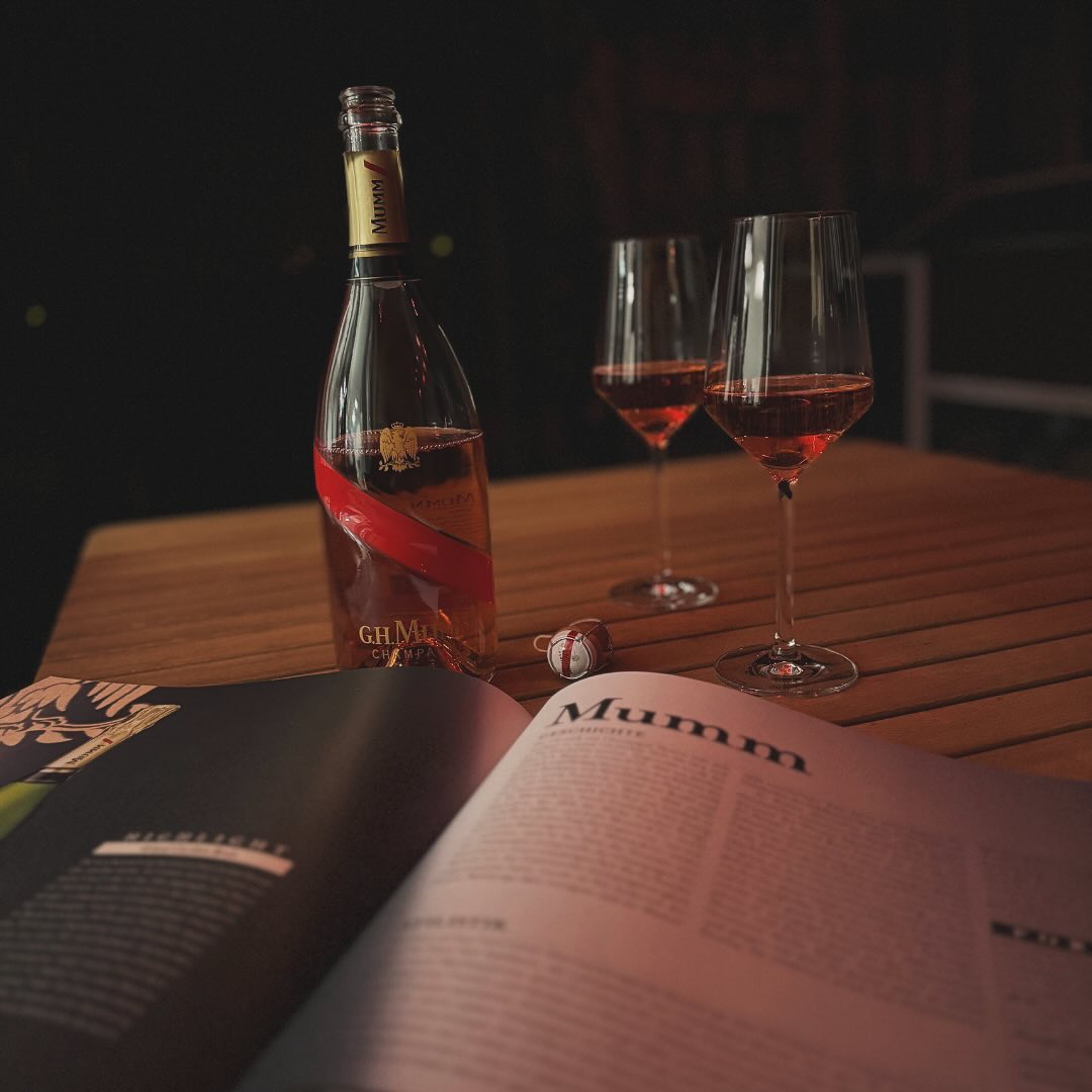 Ein ruhiger Sonntag, perfekte Gelegenheit, meine aktuellen Champagner-Standardwerke wieder zur Hand zu nehmen: „Champagner“ von @peter_jauch_official , „Champagne“ von Gerhard E… (4)