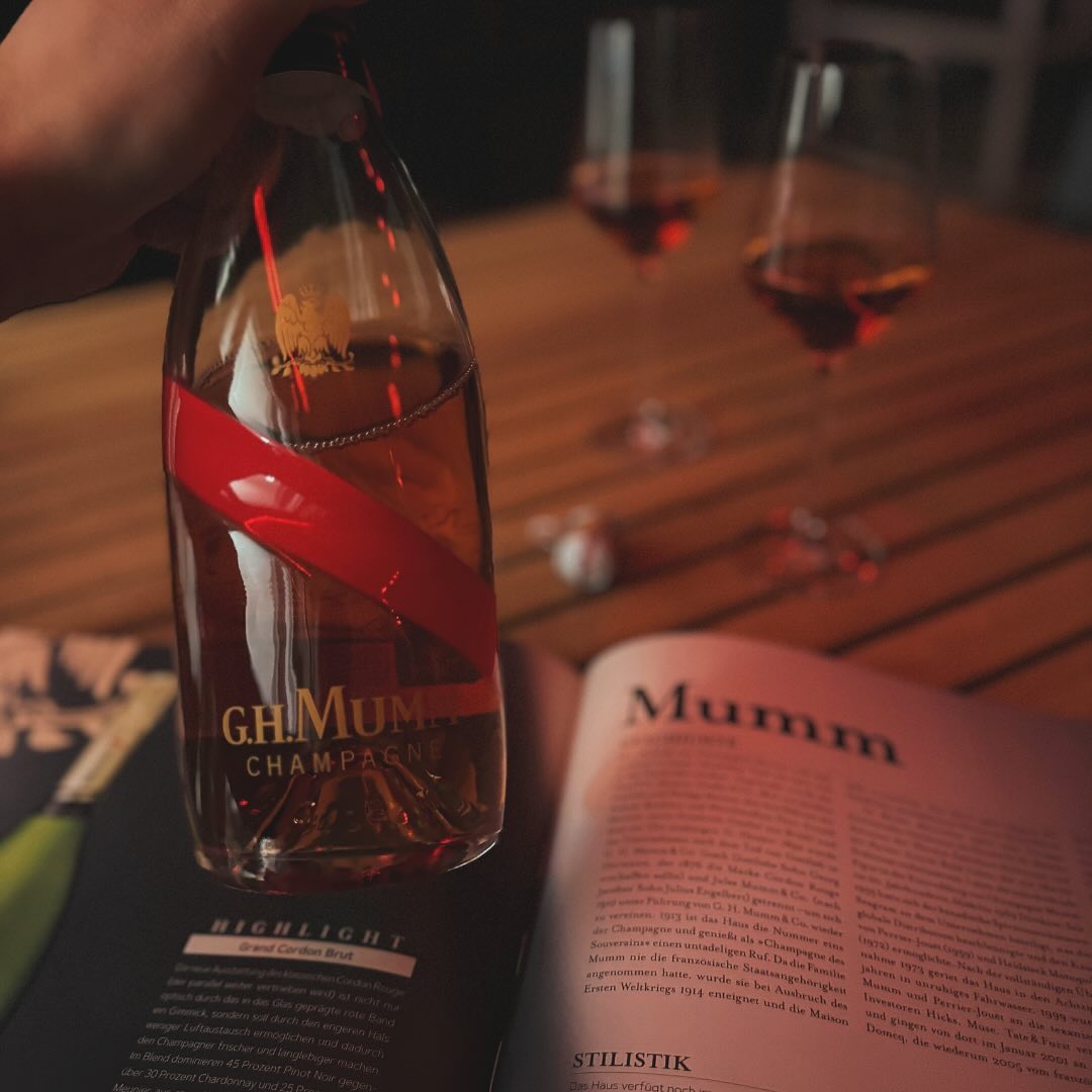 Ein ruhiger Sonntag, perfekte Gelegenheit, meine aktuellen Champagner-Standardwerke wieder zur Hand zu nehmen: „Champagner“ von @peter_jauch_official , „Champagne“ von Gerhard E… (5)