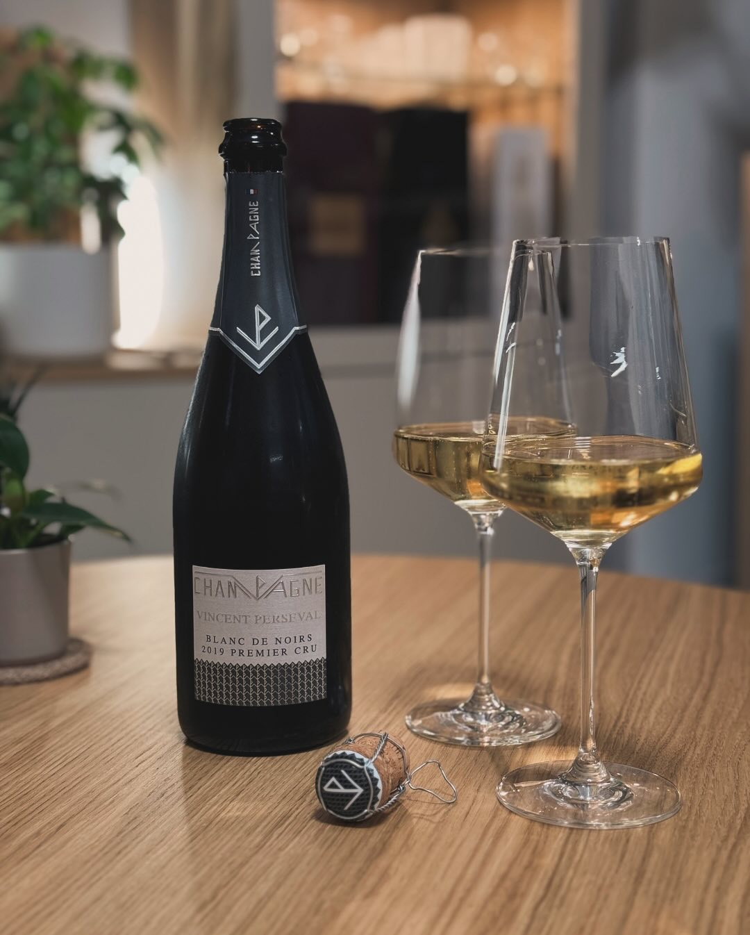 Ein Champagner, der zeigt, was Pinot Noir & Meunier gemeinsam können, wenn man ihnen genug Zeit gibt. @champagnevincentperseval – Brut Millésimé Blanc de Noirs 2019. 90 % Pinot … (1)