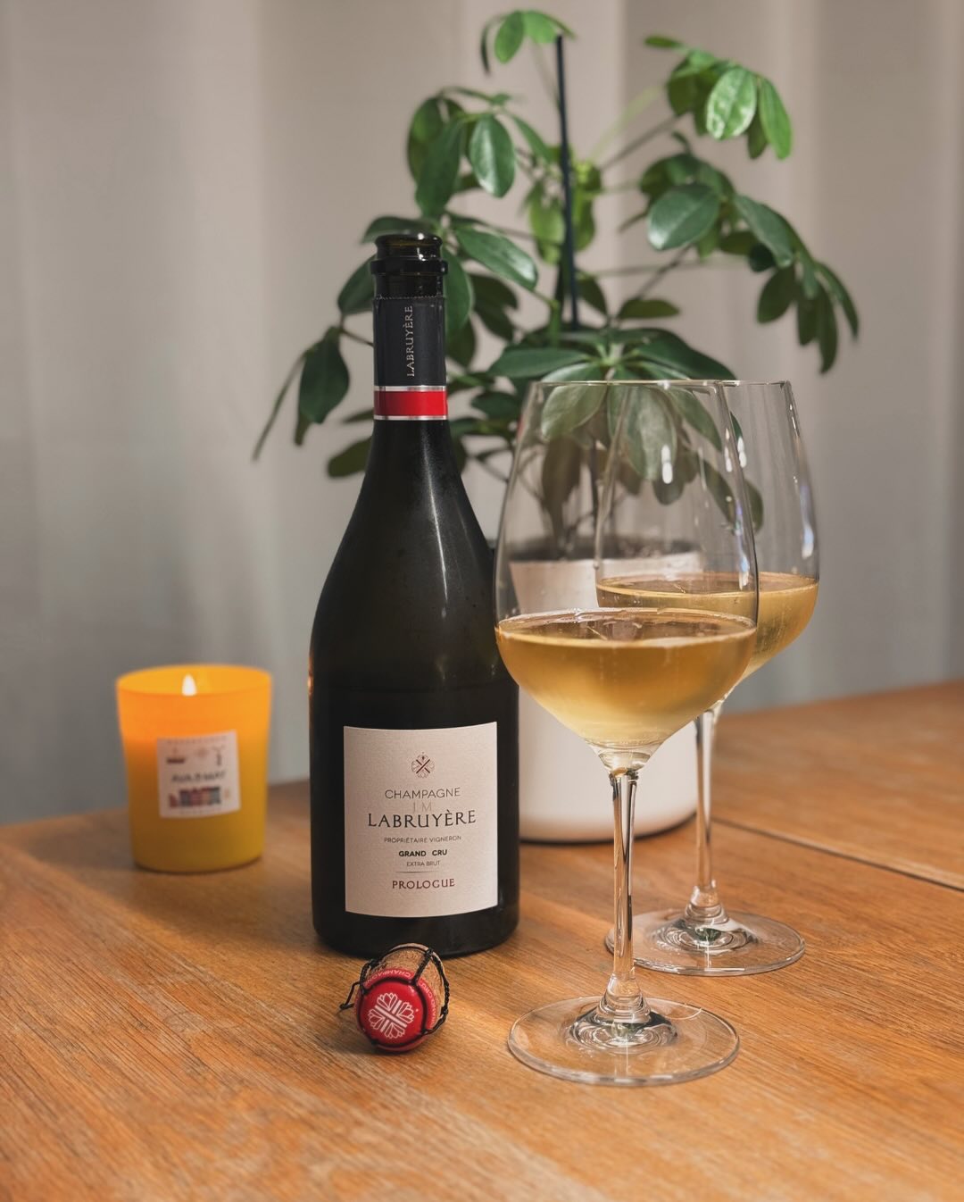 Manchmal hat man eine Erwartung an einen Champagner – und wird dann doch überrascht. Beim @champagne_jm_labruyere - Prologue Extra Brut war genau das der Fall. Ein Pinot Noir-la… (1)