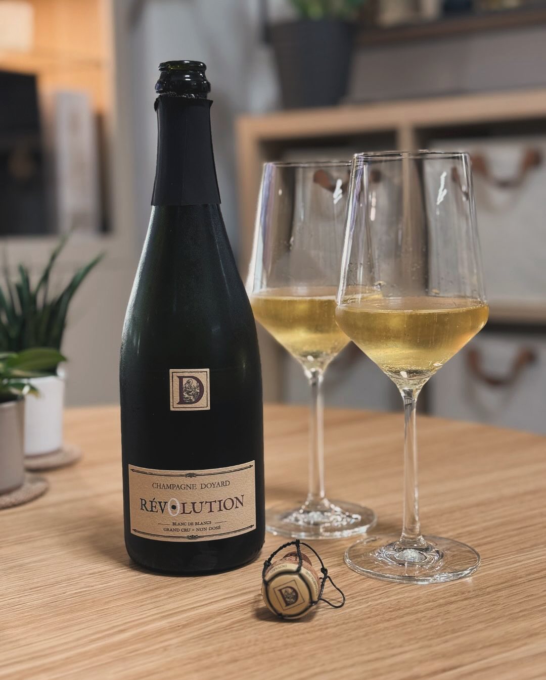 Gestern habe ich noch den Champagne Doyard ( domainedoyard ) – Révolution – Blanc de Blancs geöffnet - ein Erlebnis für die Sinne. Was diesen Champagner auszeichnet: - Rebsorte:… (1)