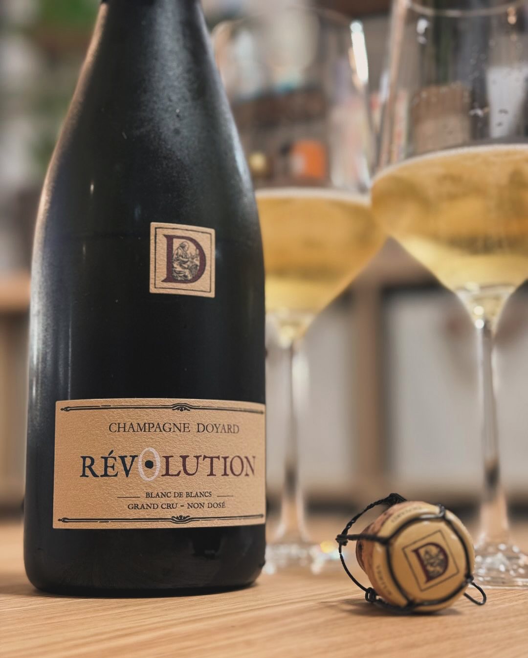 Gestern habe ich noch den Champagne Doyard ( domainedoyard ) – Révolution – Blanc de Blancs geöffnet - ein Erlebnis für die Sinne. Was diesen Champagner auszeichnet: - Rebsorte:… (4)