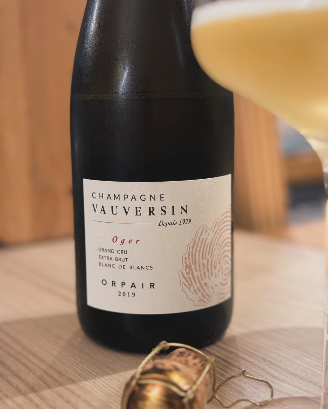 Gestern habe ich noch einen Orpair 2019 von @champagnevauversin geöffnet. Ein Blanc de Blancs Grand Cru aus Oger, der mich wirklich beeindruckt hat. Trotz seiner Extra Brut-Dosa… (2)