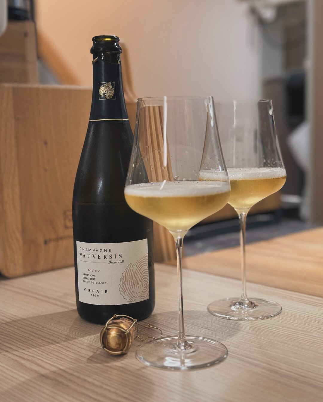 Gestern habe ich noch einen Orpair 2019 von @champagnevauversin geöffnet. Ein Blanc de Blancs Grand Cru aus Oger, der mich wirklich beeindruckt hat. Trotz seiner Extra Brut-Dosa… (4)