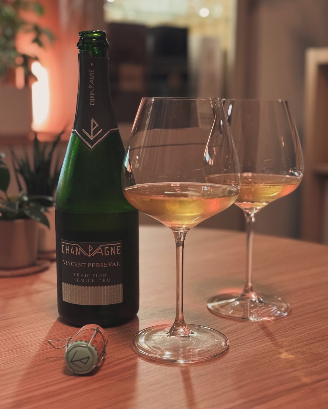 Heute stand der @champagnevincentperseval – Brut Tradition Premier Cru im Mittelpunkt. Ein Champagner, der durch seine lange Reifezeit eine beeindruckende Balance zwischen Frisc… (1)
