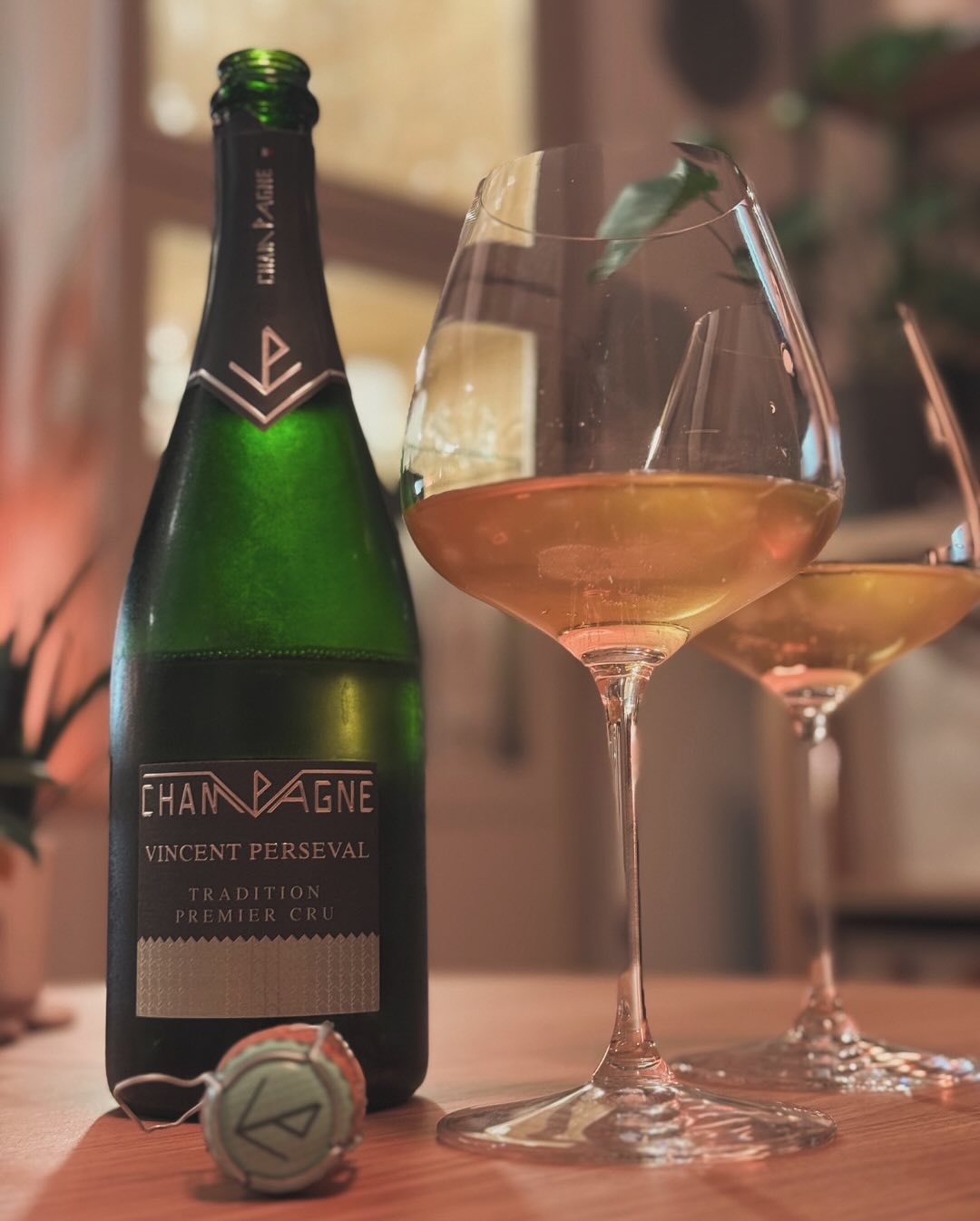 Heute stand der @champagnevincentperseval – Brut Tradition Premier Cru im Mittelpunkt. Ein Champagner, der durch seine lange Reifezeit eine beeindruckende Balance zwischen Frisc… (2)