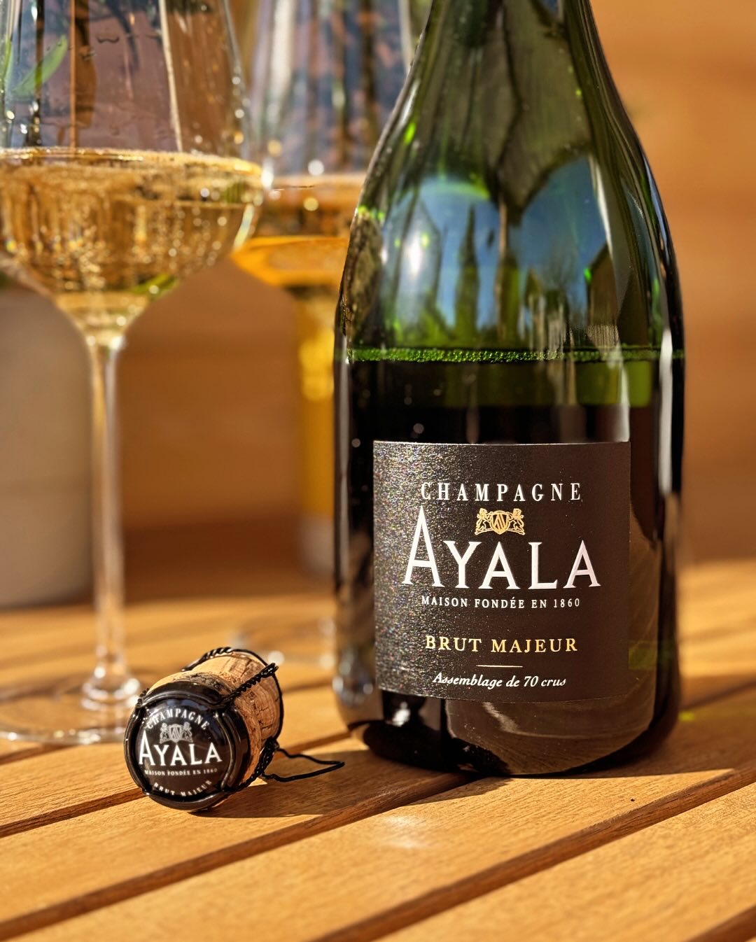 Was gibt’s Schöneres als einen richtig sonnigen Frühlingstag im Garten? ☀️ Genau: Einen sonnigen Frühlingstag mit einem Glas Champagner in der Hand. Heute - @champagne_ayala Bru… (5)