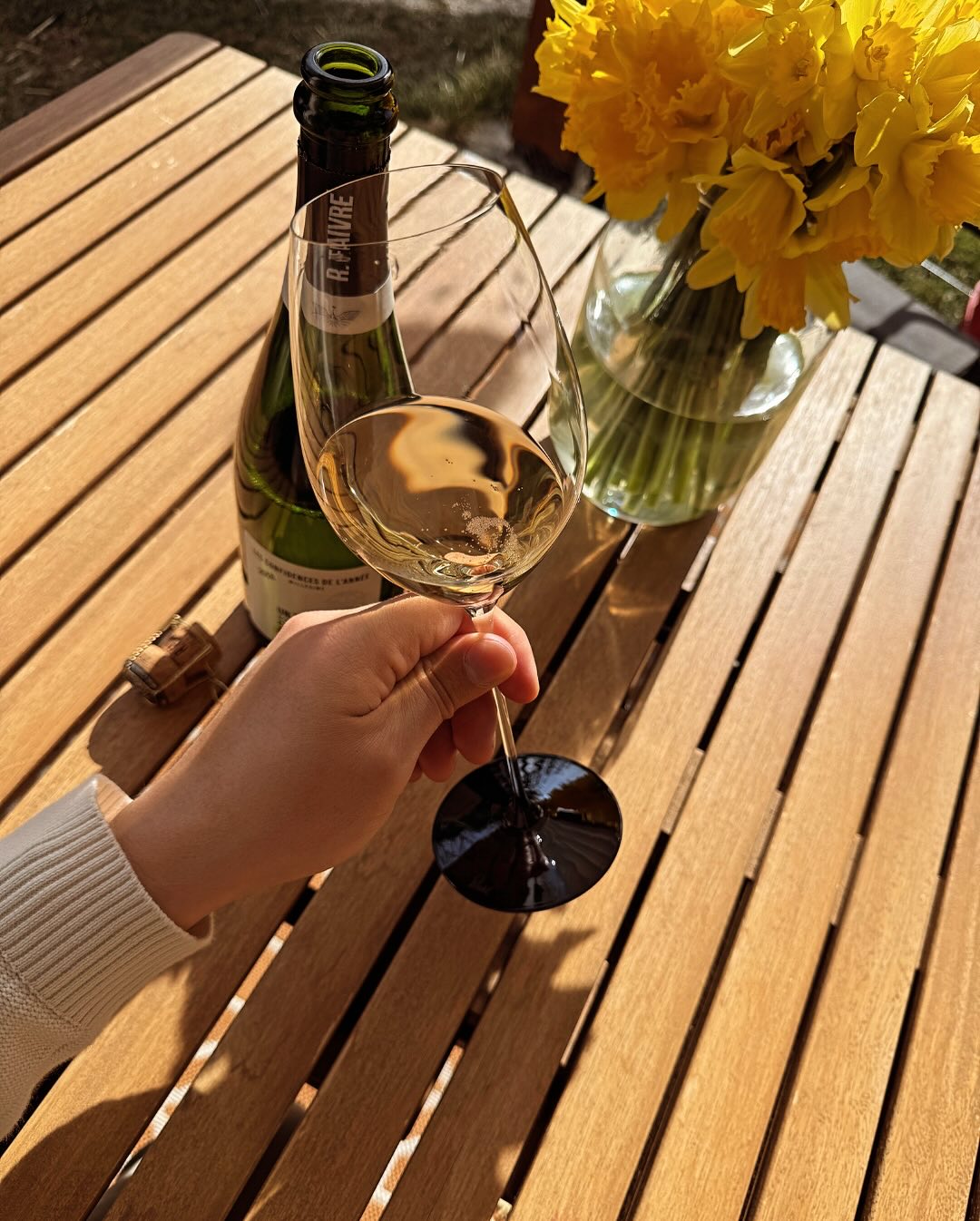 Heute – ein großes Paket von @riedel_official vor der Tür! 🎁 5 neue Gläser, darunter das neue Fatto a Mano Black Tie Champagnerglas, das ich direkt mit einem ganz besonderen Ch… (4)
