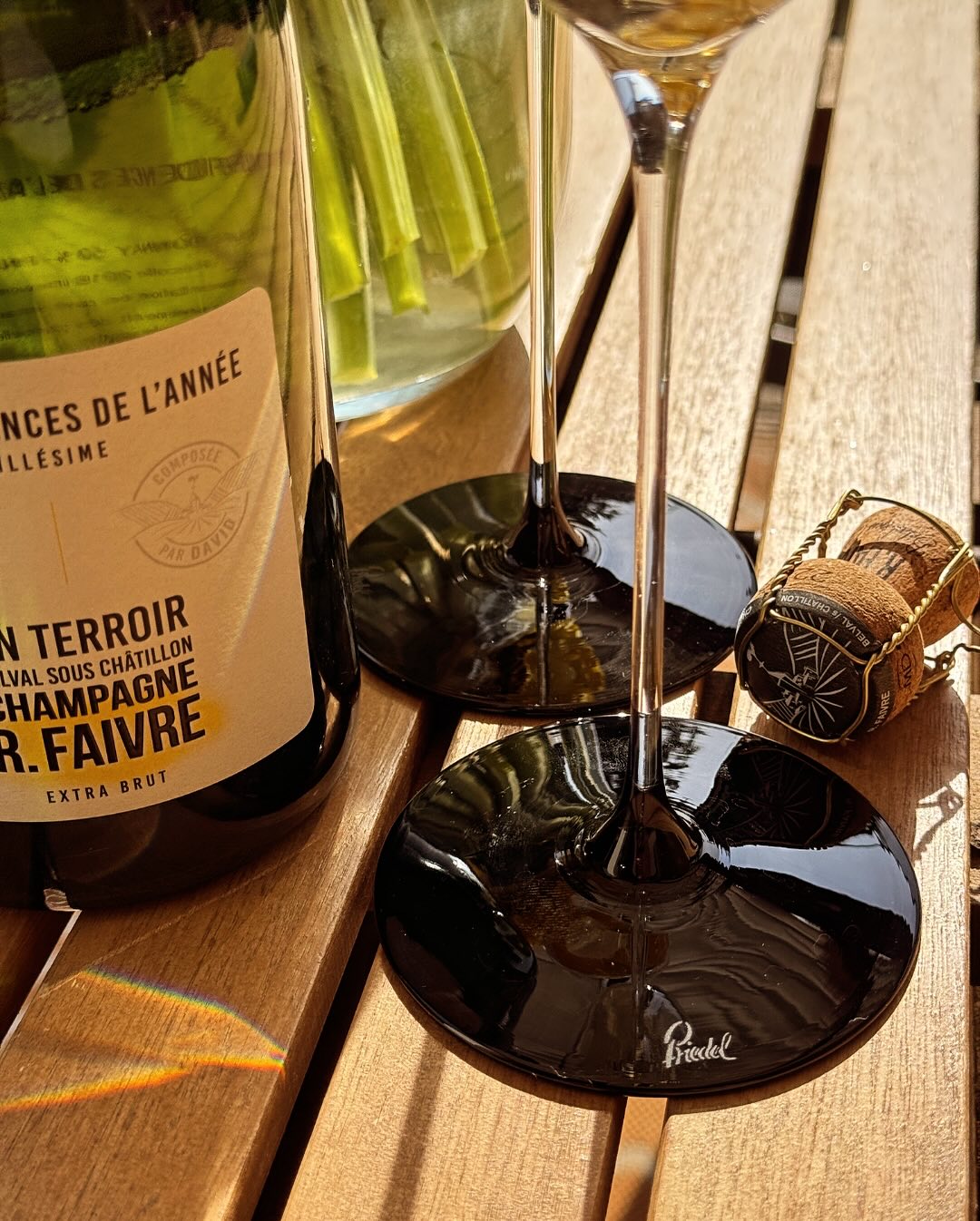 Heute – ein großes Paket von @riedel_official vor der Tür! 🎁 5 neue Gläser, darunter das neue Fatto a Mano Black Tie Champagnerglas, das ich direkt mit einem ganz besonderen Ch… (9)