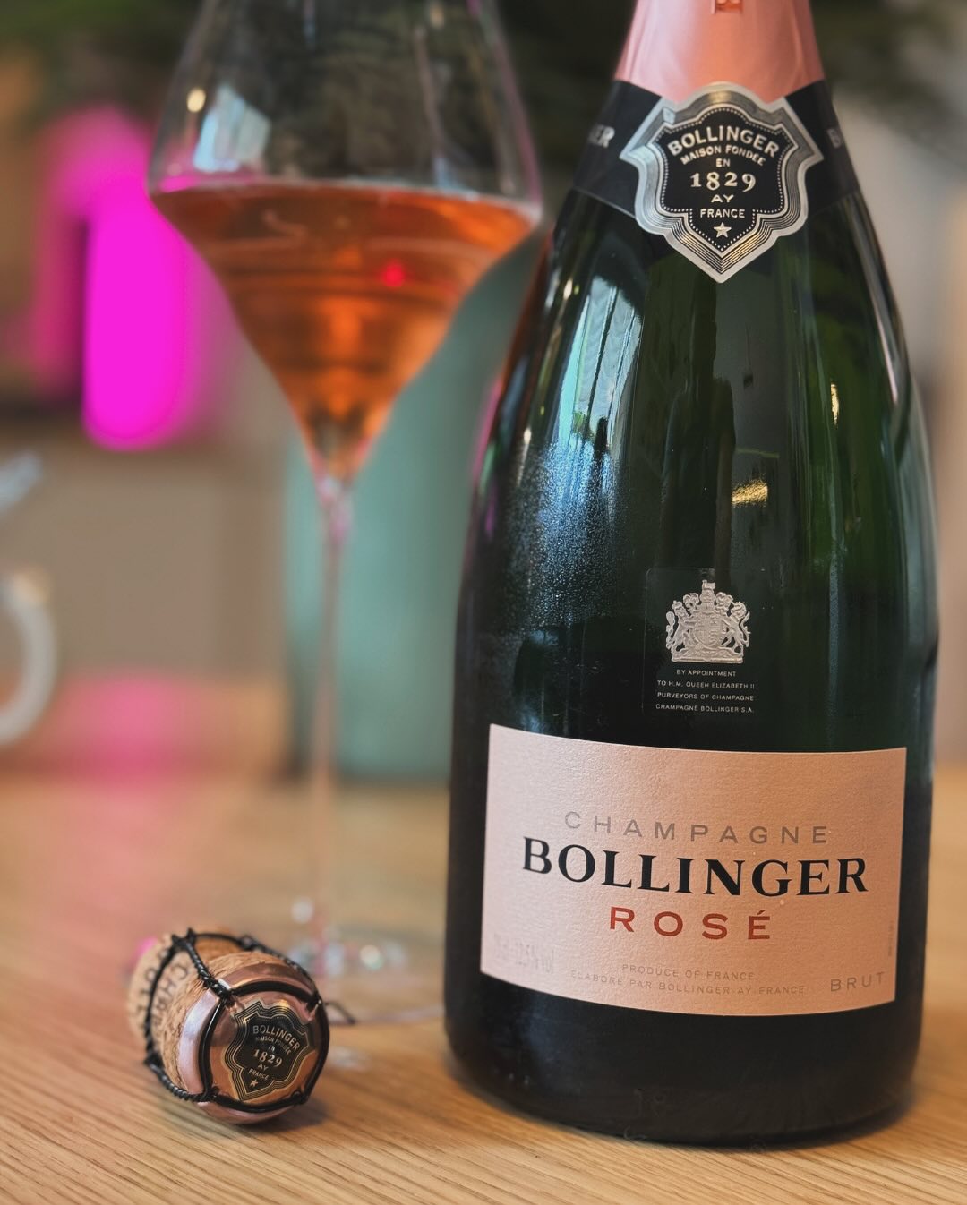 Drei Champagner standen zur Wahl – die Community hat entschieden: @champagne_bollinger Rosé! Und ganz ehrlich? Eine perfekte Wahl. Der gestrige Tag war ohnehin besonders. Tagsüb… (3)