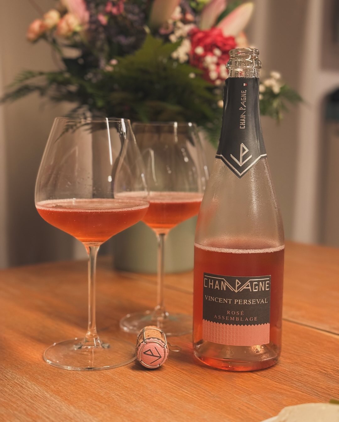 Heute sollte zu unseren mexikanischen Wraps ein Champagner her, der mit Schärfe, Würze & Frische umgehen kann – und meine Wahl fiel auf den @champagnevincentperseval – Rosé Asse… (1)