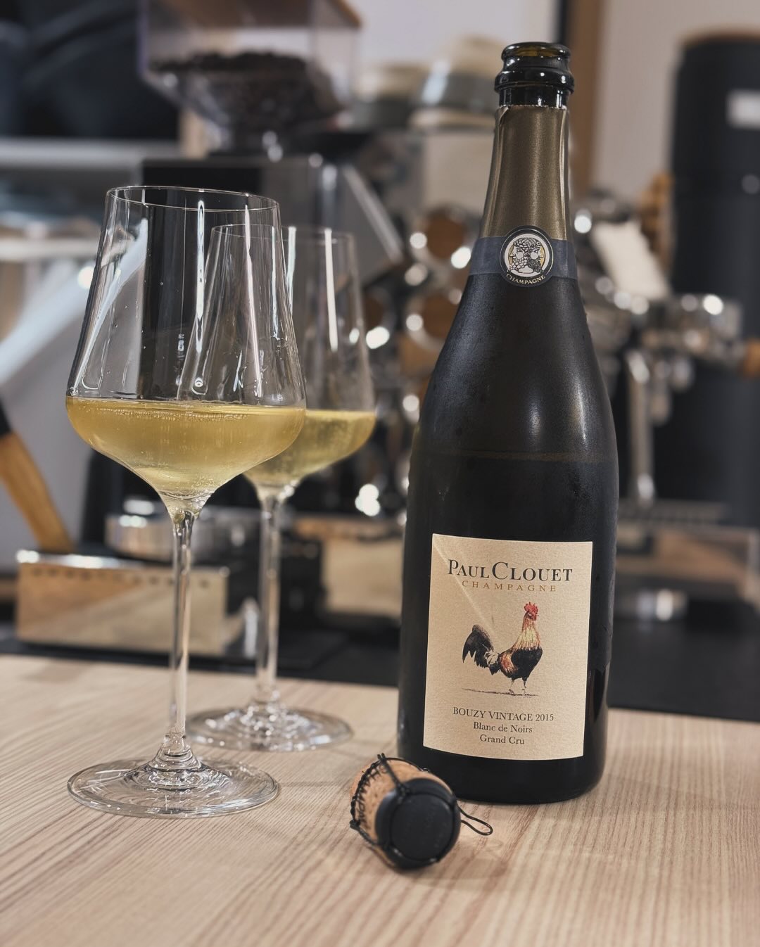 Nach dem eleganten, mineralischen Bonnaire – Cramant Vintage 2016 musste ich gestern noch einen ganz anderen Charakter ins Glas holen: Paul Clouet – Bouzy Vintage 2015. Während … (1)