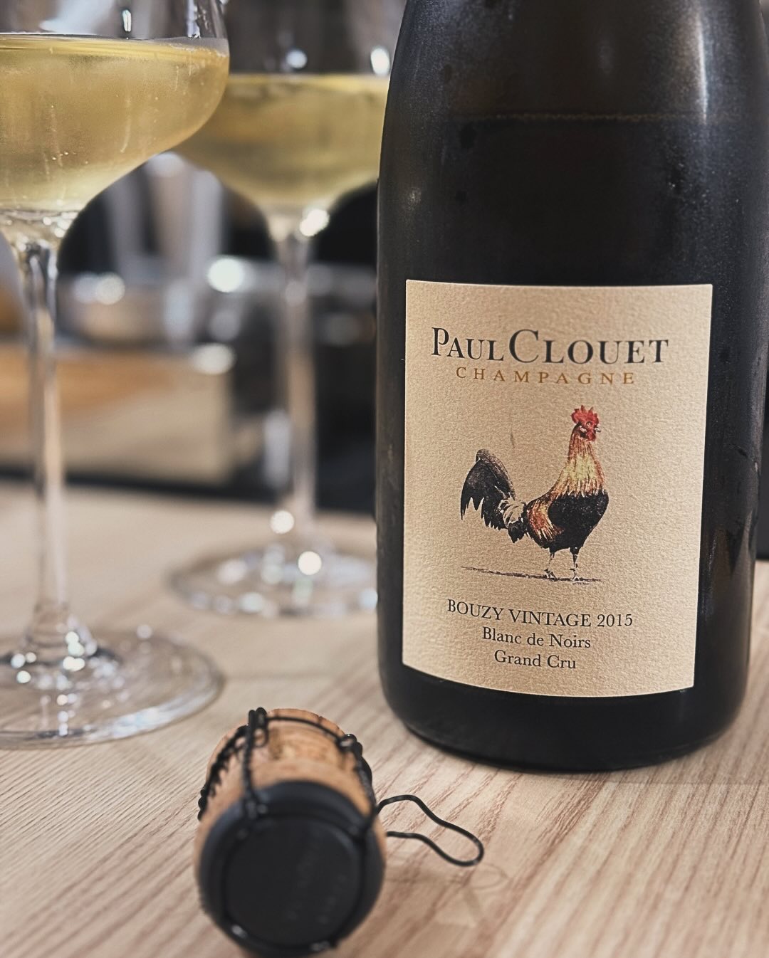 Nach dem eleganten, mineralischen Bonnaire – Cramant Vintage 2016 musste ich gestern noch einen ganz anderen Charakter ins Glas holen: Paul Clouet – Bouzy Vintage 2015. Während … (5)