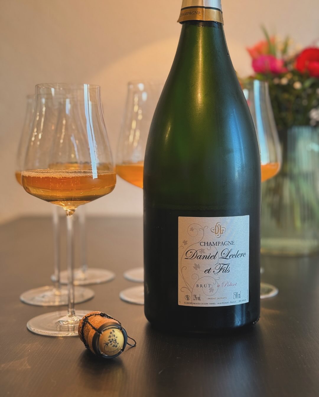 Zum Geburtstag meiner Mutter durfte ein passender Champagner nicht fehlen. Aus meinem Keller habe ich dafür die @champagne.daniel.leclerc Brut – Magnum ausgewählt. Eine eingängl… (2)