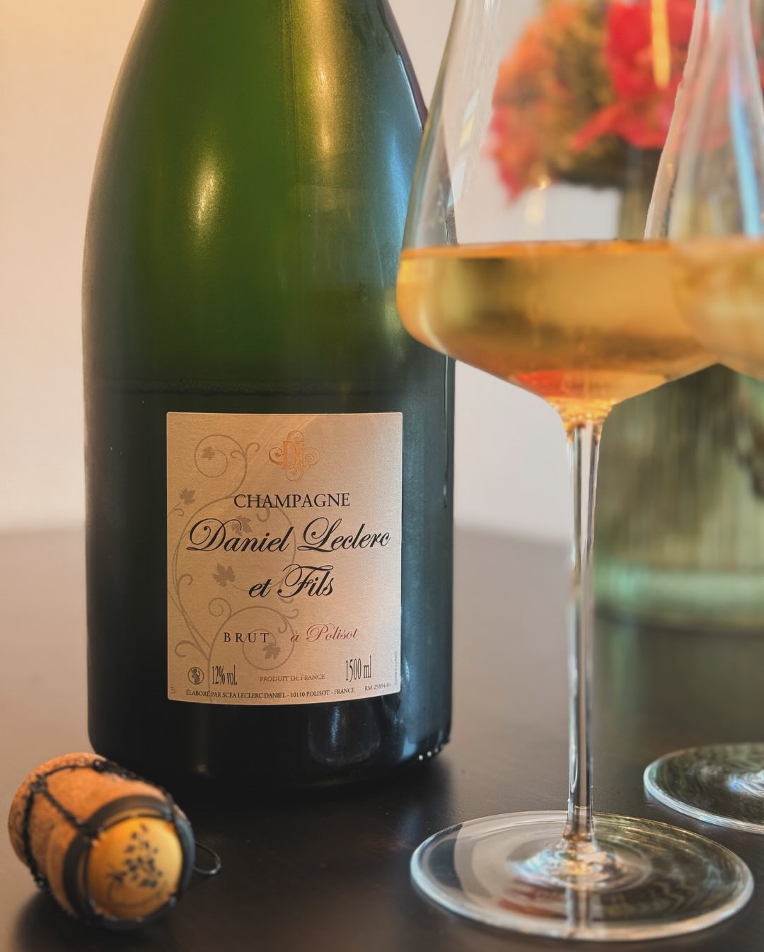 Zum Geburtstag meiner Mutter durfte ein passender Champagner nicht fehlen. Aus meinem Keller habe ich dafür die @champagne.daniel.leclerc Brut – Magnum ausgewählt. Eine eingängl… (3)