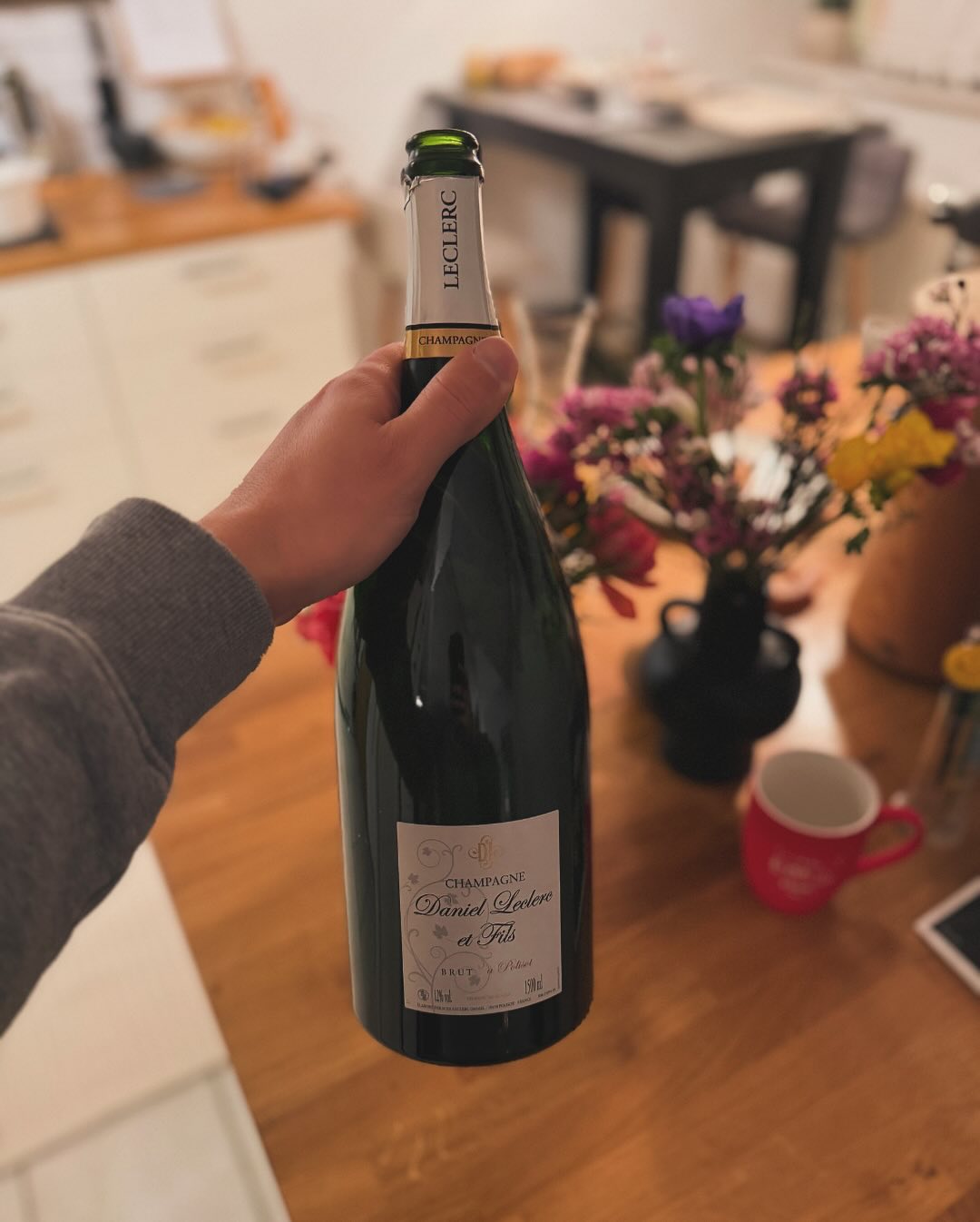 Zum Geburtstag meiner Mutter durfte ein passender Champagner nicht fehlen. Aus meinem Keller habe ich dafür die @champagne.daniel.leclerc Brut – Magnum ausgewählt. Eine eingängl… (5)
