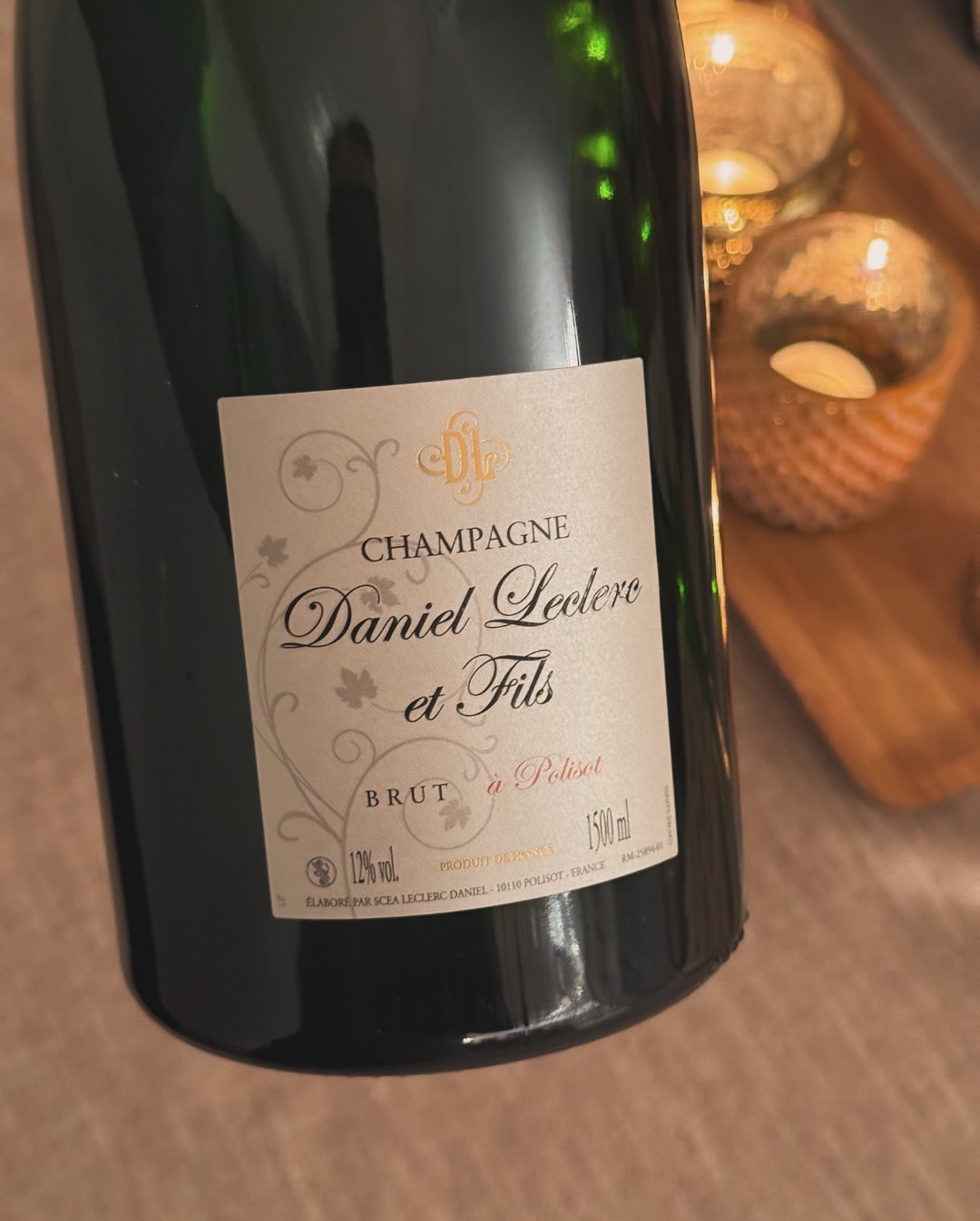 Zum Geburtstag meiner Mutter durfte ein passender Champagner nicht fehlen. Aus meinem Keller habe ich dafür die @champagne.daniel.leclerc Brut – Magnum ausgewählt. Eine eingängl… (6)