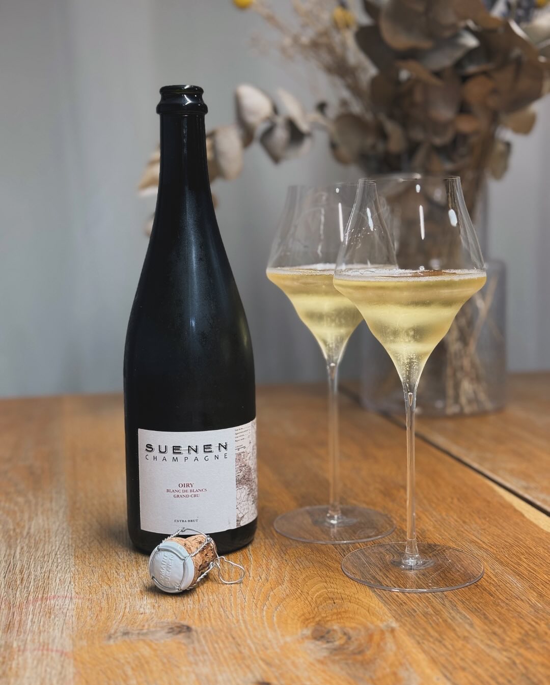 heute war es Zeit, eine besondere Flasche zu öffnen: @suenenchampagne – Oiry Blanc de Blancs. Ein Winzer-Champagner, der sich voll und ganz dem Terroir der Côte des Blancs versc… (1)