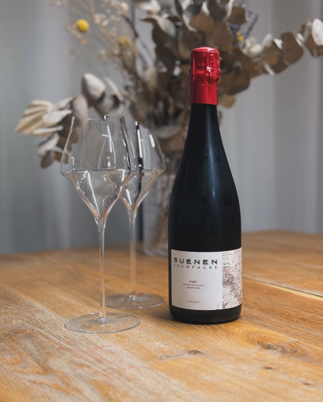 heute war es Zeit, eine besondere Flasche zu öffnen: @suenenchampagne – Oiry Blanc de Blancs. Ein Winzer-Champagner, der sich voll und ganz dem Terroir der Côte des Blancs versc… (2)