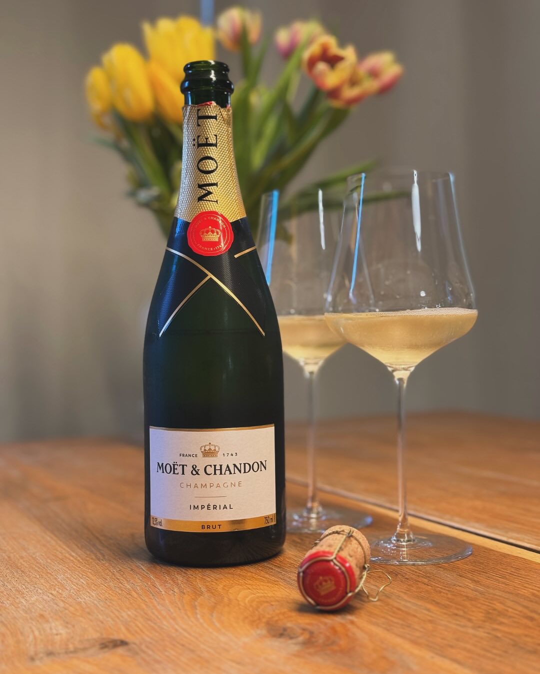 Heute mal keine große Zeremonie, keine ausufernde Verkostung – einfach ein Glas Moët am Nachmittag, während die letzten To-Dos des Tages erledigt wurden. 🖥️✨ In diesem Fall: Kr… (1)