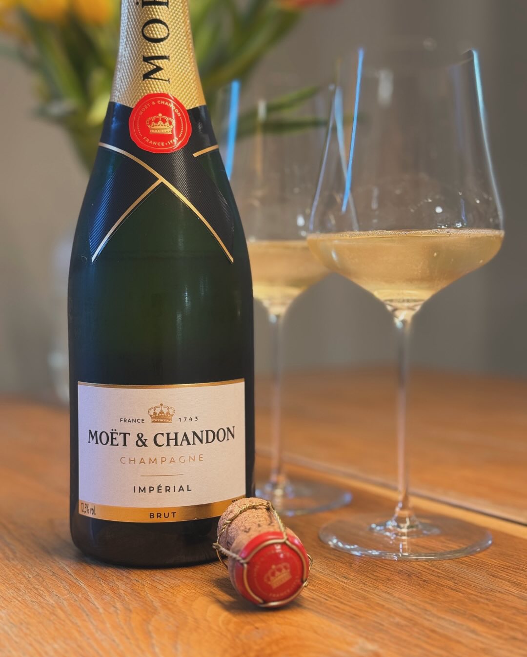 Heute mal keine große Zeremonie, keine ausufernde Verkostung – einfach ein Glas Moët am Nachmittag, während die letzten To-Dos des Tages erledigt wurden. 🖥️✨ In diesem Fall: Kr… (4)