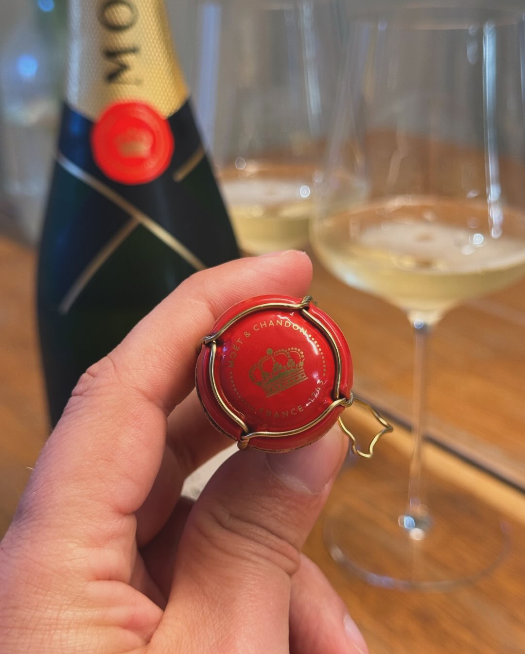 Heute mal keine große Zeremonie, keine ausufernde Verkostung – einfach ein Glas Moët am Nachmittag, während die letzten To-Dos des Tages erledigt wurden. 🖥️✨ In diesem Fall: Kr… (5)