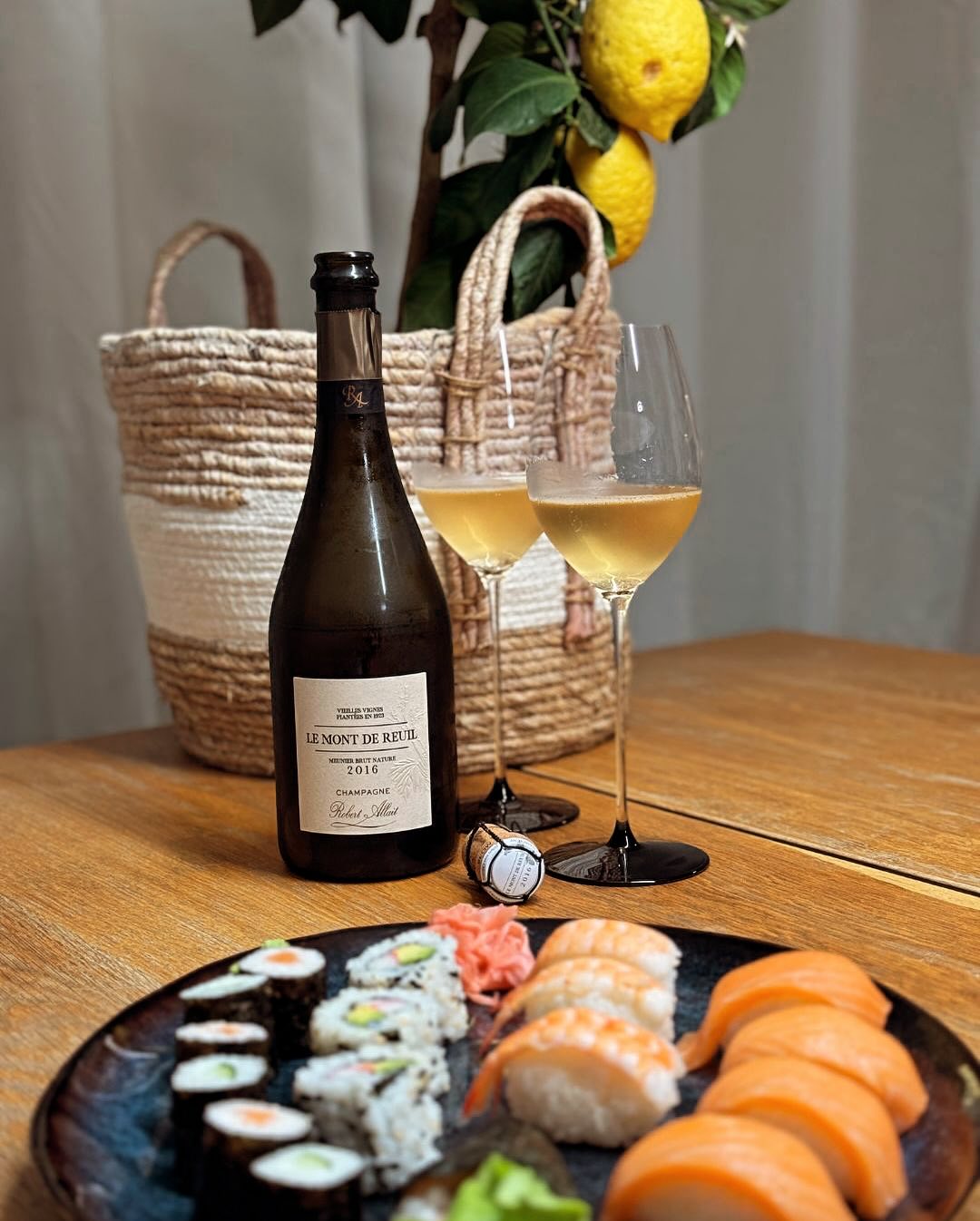 Den Le Mont de Reuil 2016 von @champagnerobertallait hatte ich vor ein paar Tagen bereits zu einer Jausenplatte geöffnet (siehe Post vom 22. März) – aber gestern wollte ich wiss… (1)