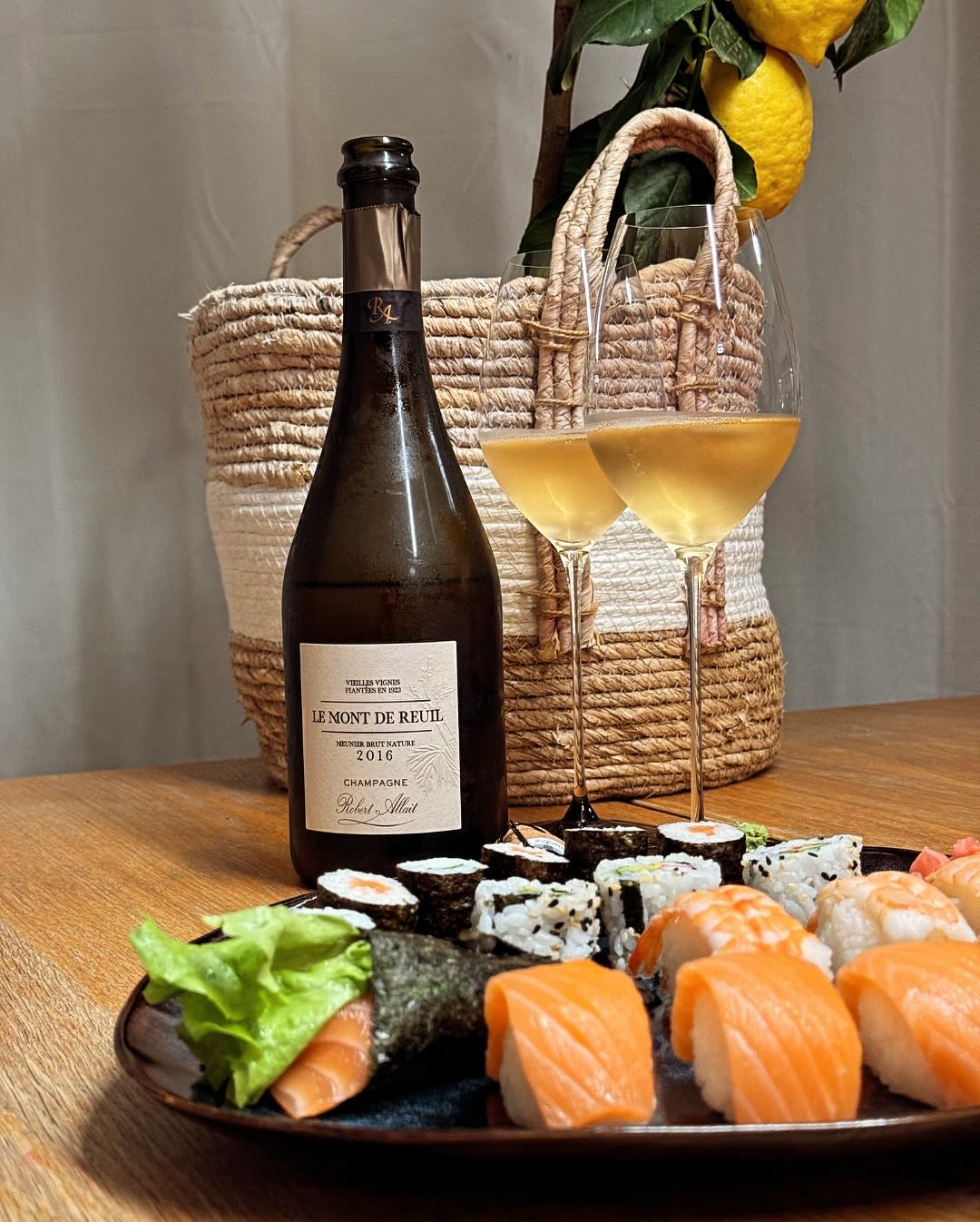 Den Le Mont de Reuil 2016 von @champagnerobertallait hatte ich vor ein paar Tagen bereits zu einer Jausenplatte geöffnet (siehe Post vom 22. März) – aber gestern wollte ich wiss… (5)