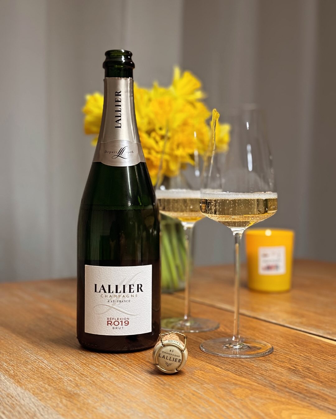 Letzte Woche war Oscar-Night 🎬✨ – und da ich keinen Lallier im Keller hatte, musste der Veuve Clicquot herhalten. Aber das ließ sich natürlich nicht auf mir sitzen… also direkt… (1)