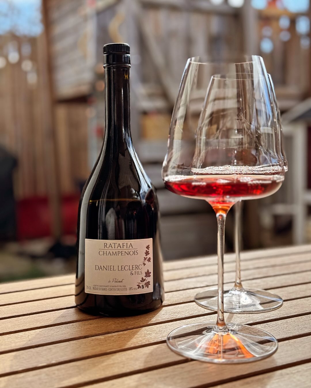 Manchmal braucht es keinen Anlass, keine Begleitung – einfach nur ein gutes Glas und einen spannenden Tropfen. Heute habe ich mit einem Freund & Geschäftspartner den Ratafia Cha… (1)