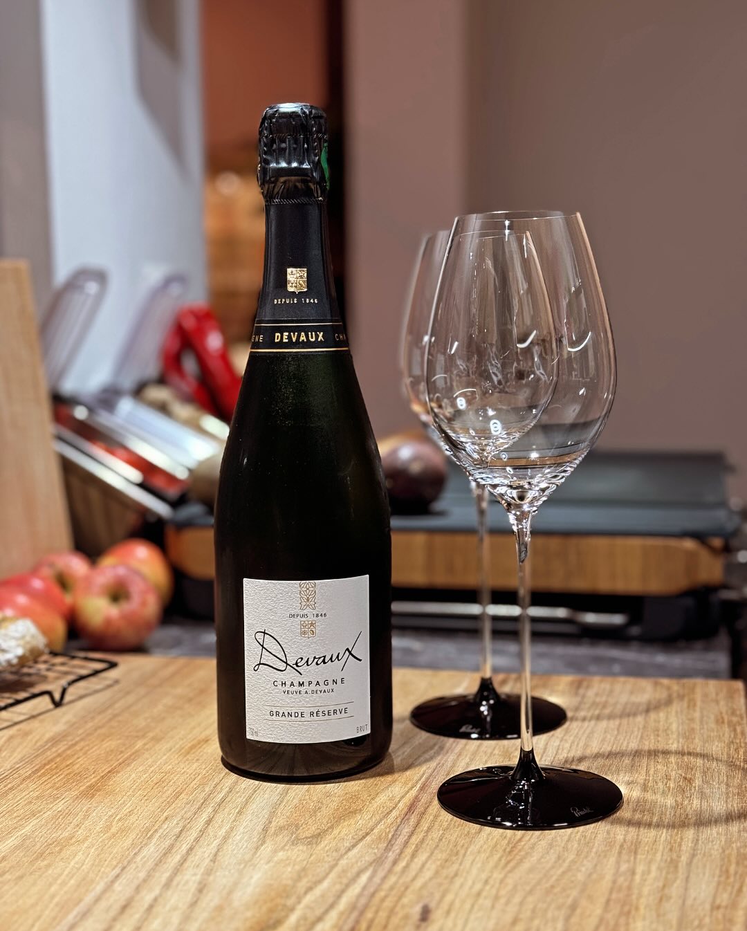 Gestern stand wieder ein Champagner-Haus auf dem Programm, das ich bisher noch nicht probiert hatte – @champagne_devaux ! Genauer gesagt die Grande Réserve, eine Cuvée, die für … (4)